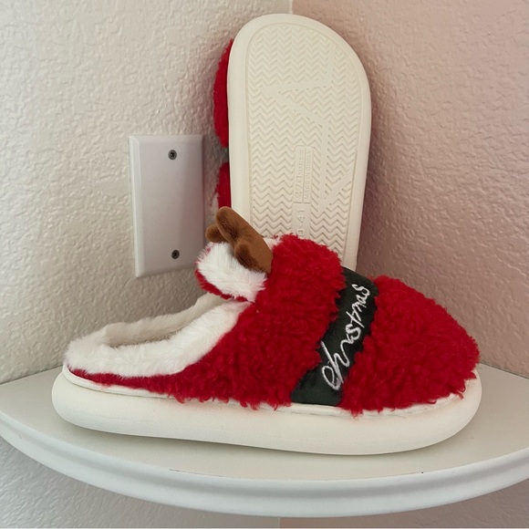 NWT Cute Christmas Reindeer Plush Memory Foam Slippers. - Picture 7 of 13